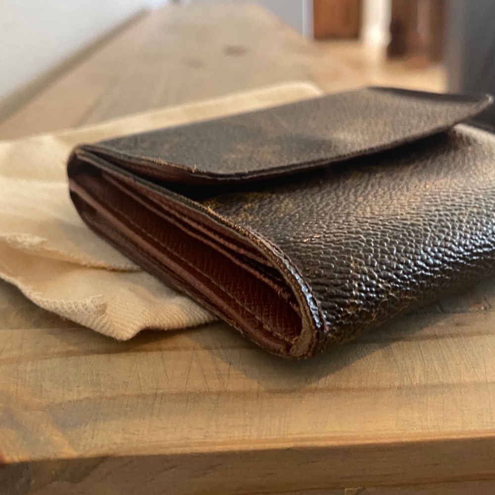 Louis Vuitton Compact Wallet - Picture 3 of 11